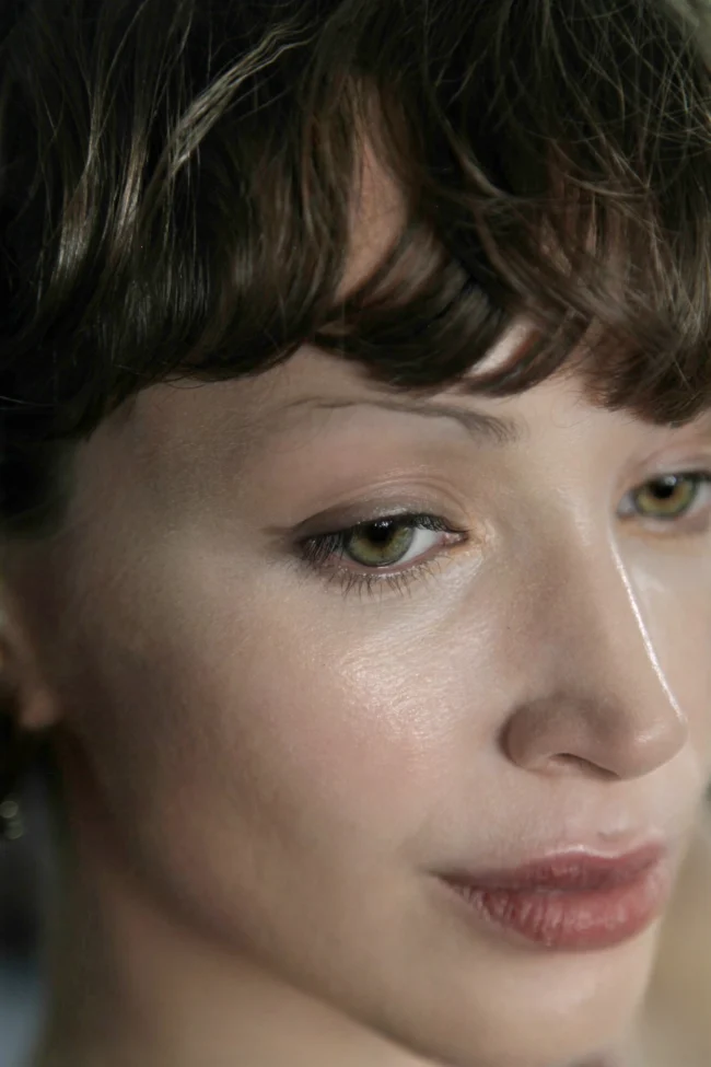 Clean and natural beauty with green eyes, freckles and a soft French fringe — editorial by Blandine Lagoutte